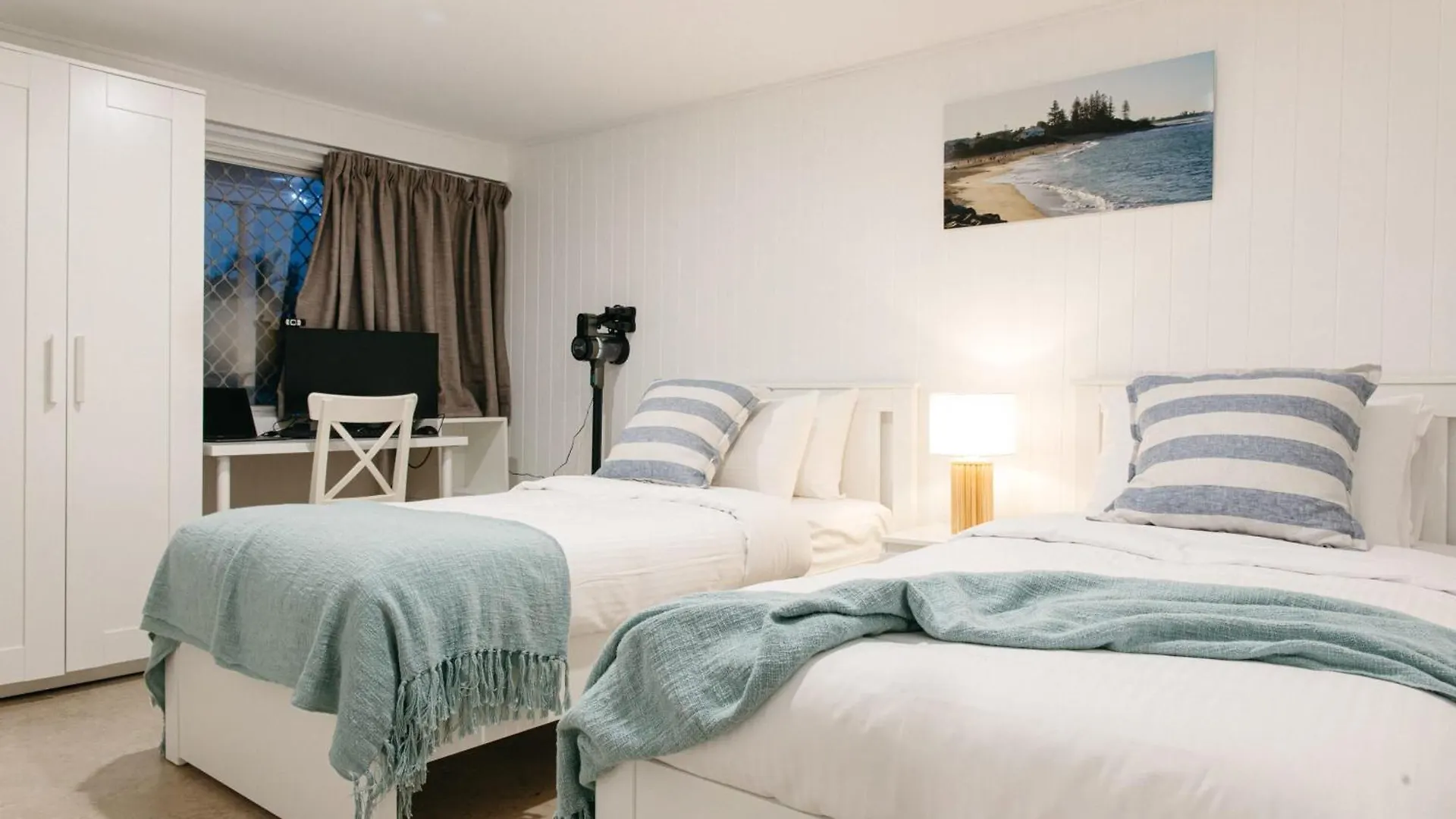 Moffat Beach Coastal Contemporary Unit B Caloundra Apartment