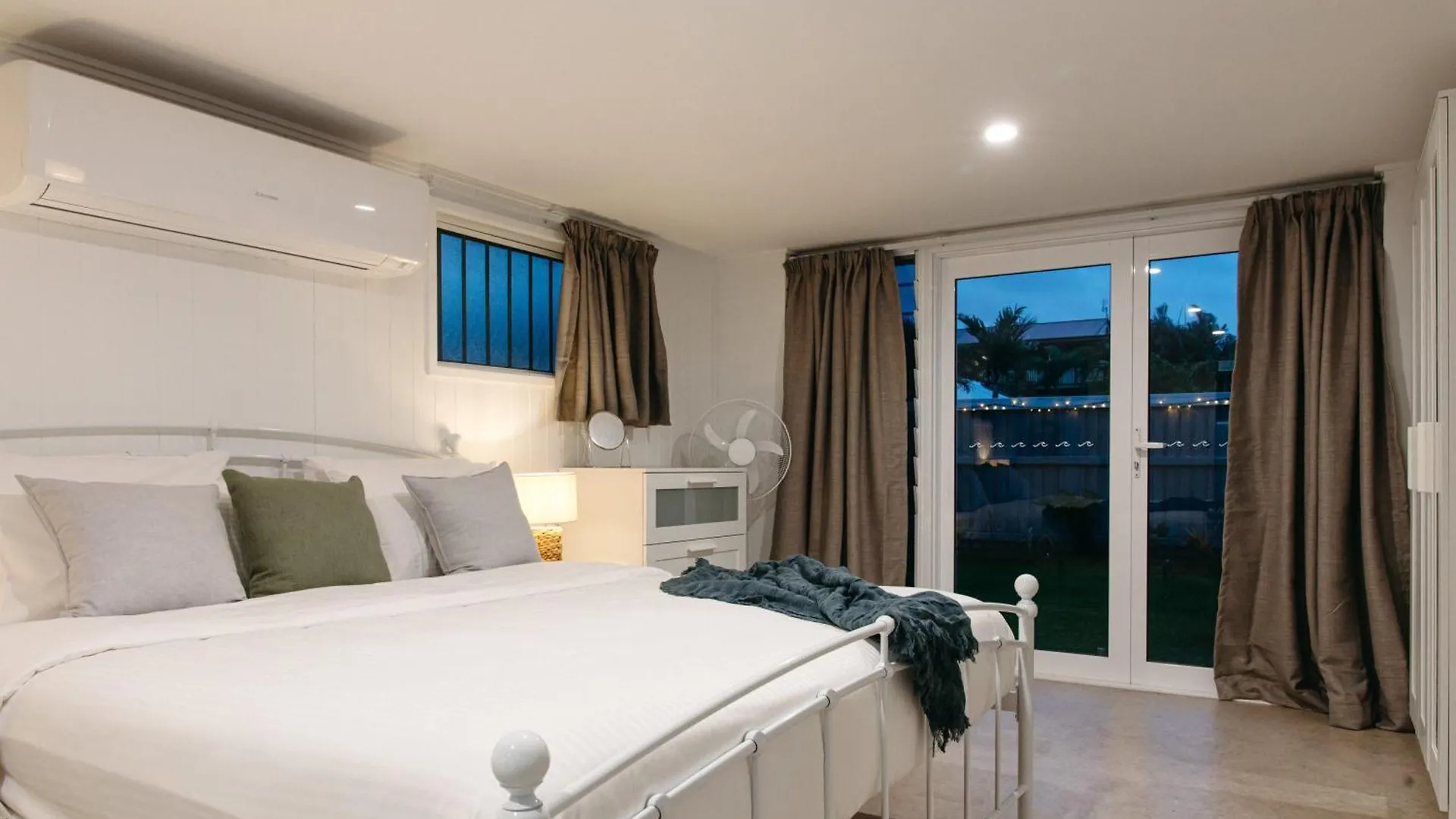 Moffat Beach Coastal Contemporary Unit B Caloundra
